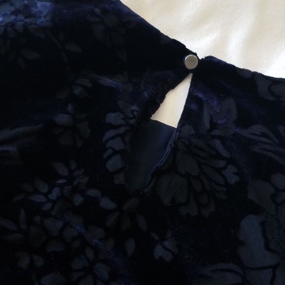Ann Taylor velvety navy top - Picture 4 of 7